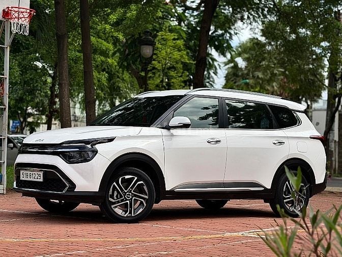 kia carens 2022 bản luxury màu trắng