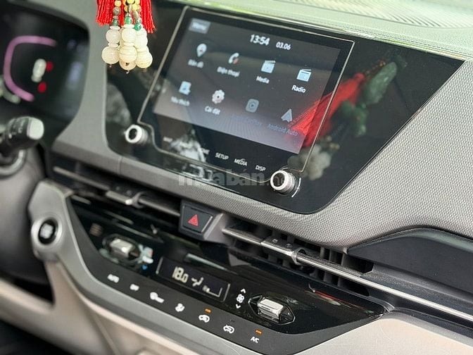 kia carens 2022 bản luxury màu trắng