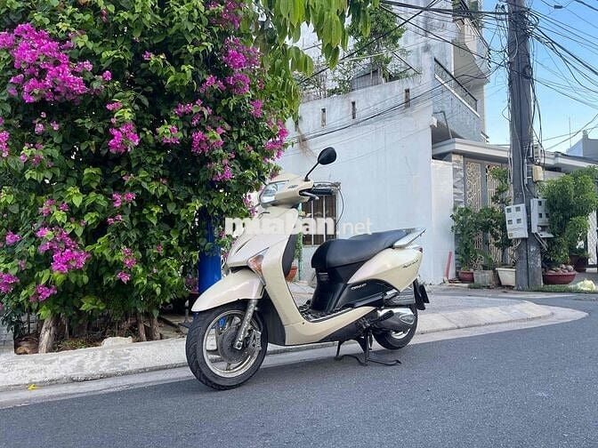 Honda Lead 110Fi Vàng kem biển 72
