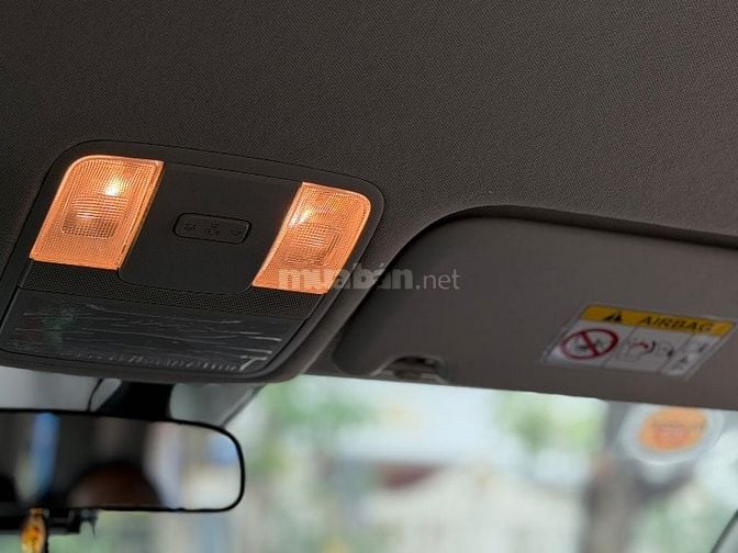 kia carens 2022 bản luxury màu trắng