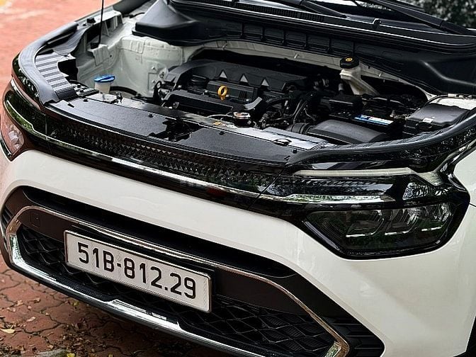 kia carens 2022 bản luxury màu trắng