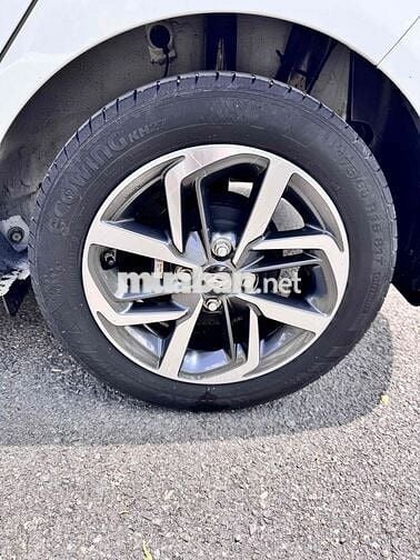 Hyundai Grand i10 1.2AT 2023 Hatback - form mới