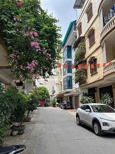 Nhà 5T Vị Trí Đẹp P/Lô Trần Đại Nghĩa mặt tiền 8,5m vỉa hè oto tránh 
