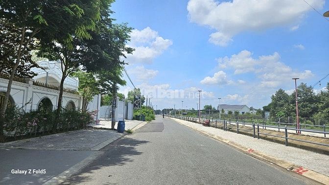 Biệt thự vườn ngay khu thương mại sang xịn mịn. 11,5 tỷ 