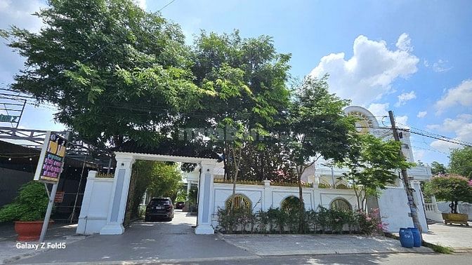 Biệt thự vườn ngay khu thương mại sang xịn mịn. 11,5 tỷ 