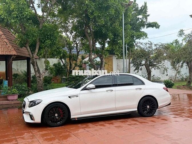 Mercedes-Benz E300 2016 E63 Trắng