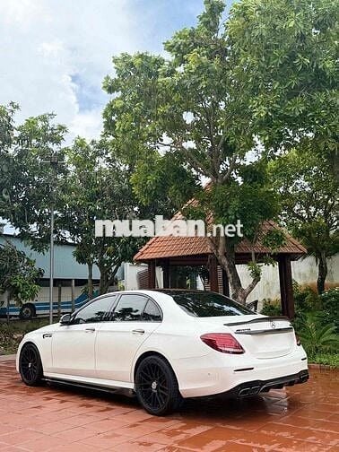 Mercedes-Benz E300 2016 E63 Trắng