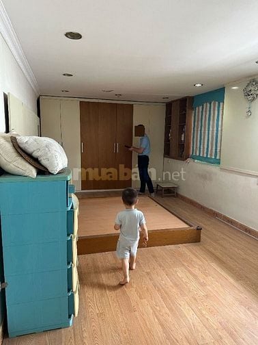 Cho thuê căn tập thể 2 tầng 3 ngủ Lý Nam Đế, Hoàn Kiếm, đủ đồ