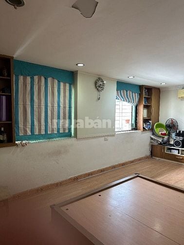 Cho thuê căn tập thể 2 tầng 3 ngủ Lý Nam Đế, Hoàn Kiếm, đủ đồ