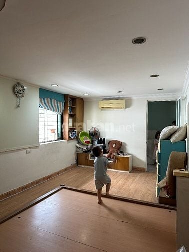 Cho thuê căn tập thể 2 tầng 3 ngủ Lý Nam Đế, Hoàn Kiếm, đủ đồ