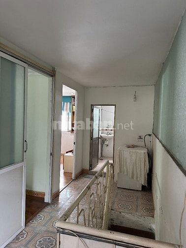 Cho thuê căn tập thể 2 tầng 3 ngủ Lý Nam Đế, Hoàn Kiếm, đủ đồ