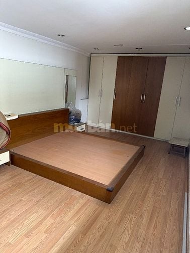 Cho thuê căn tập thể 2 tầng 3 ngủ Lý Nam Đế, Hoàn Kiếm, đủ đồ