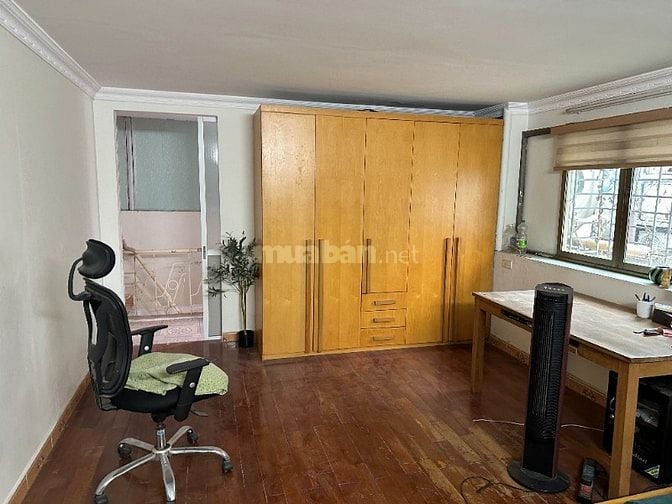 Cho thuê căn tập thể 2 tầng 3 ngủ Lý Nam Đế, Hoàn Kiếm, đủ đồ