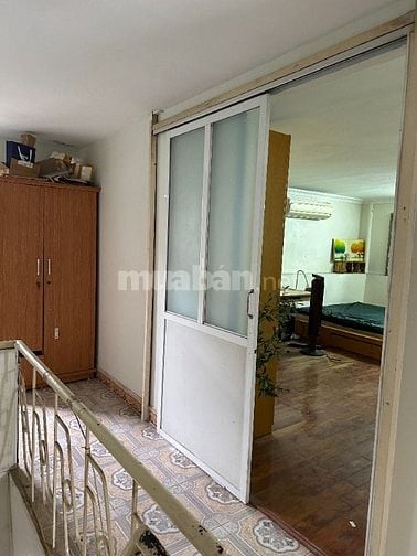 Cho thuê căn tập thể 2 tầng 3 ngủ Lý Nam Đế, Hoàn Kiếm, đủ đồ