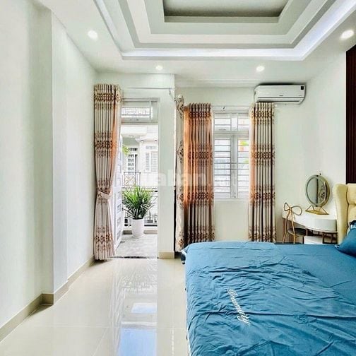 Cô Lành đi Mỹ định cư cần bán căn nhà đường Trần Bình Trọng Quận 5