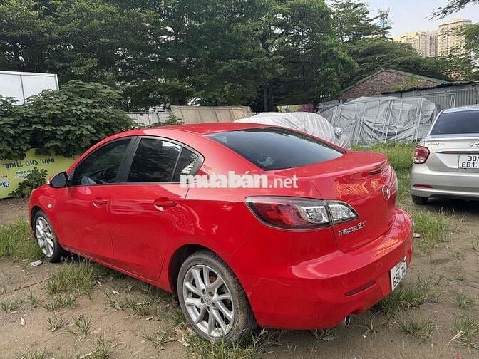 Mazda 3S, màu Đỏ