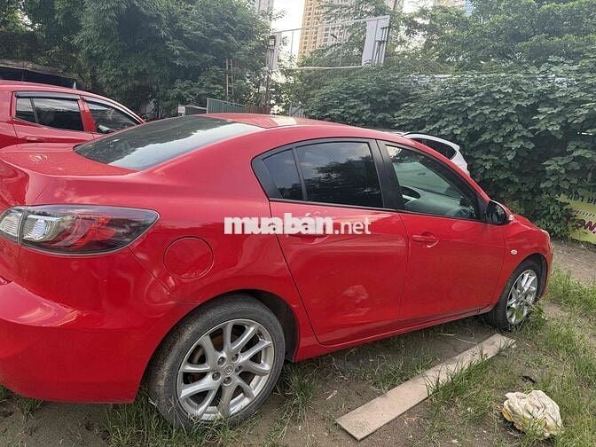 Mazda 3S, màu Đỏ