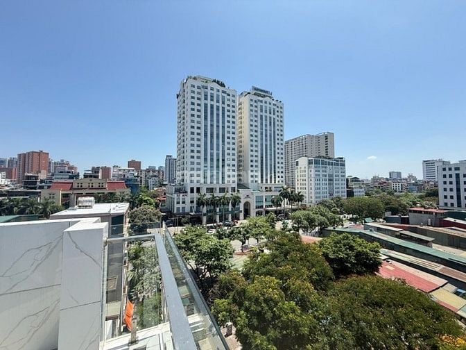 MẶT PHỐ NGHĨA TÂN – VỈA HÈ SIÊU RỘNG – 8 TẦNG THANG MÁY, 65M2 3X TỶ