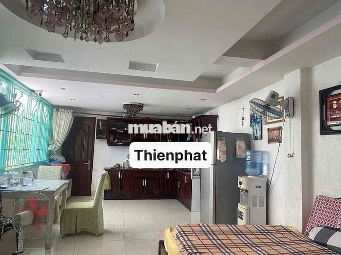 Nguyên căn 2PN có ban công vỉa hè kd được