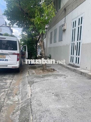 Nguyên căn 2PN có ban công vỉa hè kd được
