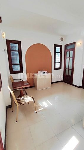 Cần tiền, bán rẻ nhà Ngọc Khánh 5 tầng, full nội thất 153tr/m2
