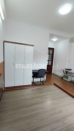 Cần tiền, bán rẻ nhà Ngọc Khánh 5 tầng, full nội thất 153tr/m2