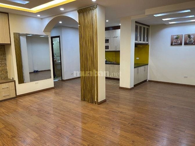 Cho thuê căn hộ mặt đường Láng Hạ để ở và kinh doanh