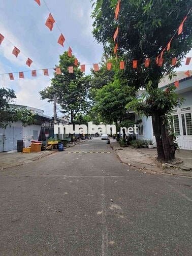 Bán Nhà KDC Đại Quang Dĩ An 100m² 3PN Có Sân Ô Tô, Giá 5,8 Tỷ.