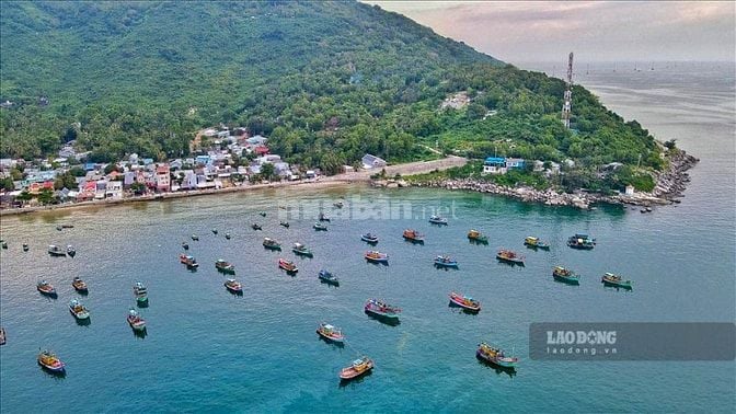 Đất Trung tâm đảo du lịch Hòn Sơn. 103,7 m2 Mặt tiền 15m đường chính