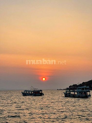 Đất Trung tâm đảo du lịch Hòn Sơn. 103,7 m2 Mặt tiền 15m đường chính