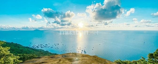 Đất Trung tâm đảo du lịch Hòn Sơn. 103,7 m2 Mặt tiền 15m đường chính
