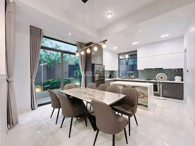 Xoay vòng vốn bán nhà Huỳnh Tấn Phát, Quận 7. Giá 6,89 tỷ, 70m2, HXH