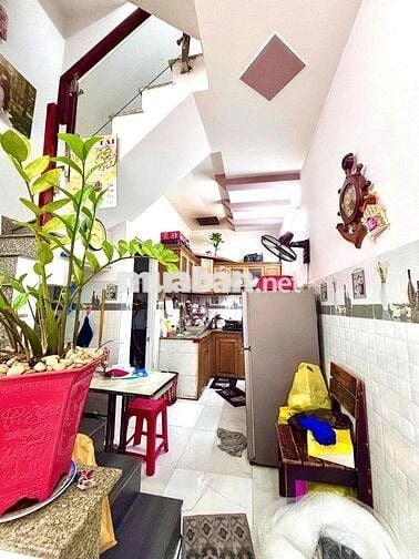 NHÀ GẦN CHỢ ĐƯỜNG. TRỆT 2 LẦU 2PN 3WC. AN NINH