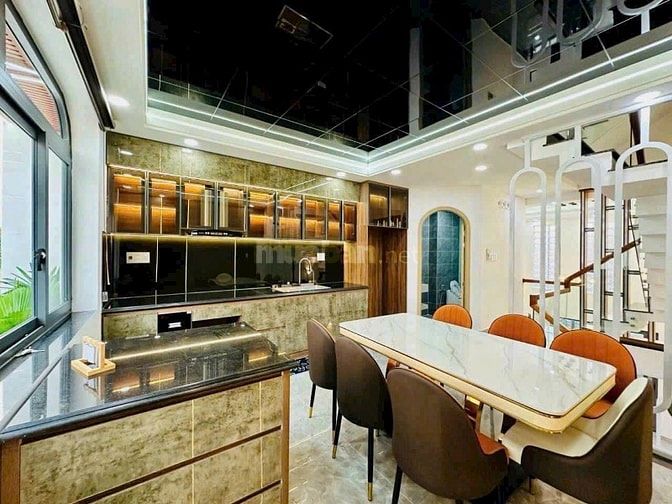 Cho Thuê Nhà Phố Full Nội Thất Mới Tinh Gần ĐH NGUYỄN TẤT THÀNH QUẦN 1