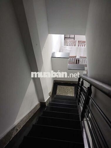 nhà mới sạch xẽ giá thuê 8tr,p16 ,GV