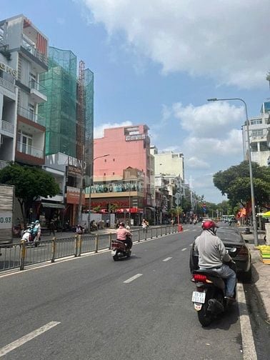 Bán nhà căn góc đường số 32 P4 Q4,dt:4x14m,giá:18,3tỷ(4lầu)