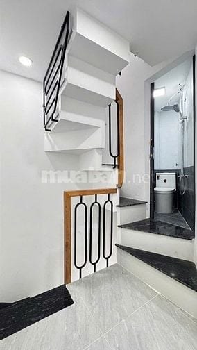 Nhà dt11m2 đúc mới 100% 2 lầu Sthuong 2pn hẻm 3m Âu Cơ, Q. Tân Bình