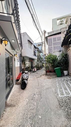 Nhà dt11m2 đúc mới 100% 2 lầu Sthuong 2pn hẻm 3m Âu Cơ, Q. Tân Bình