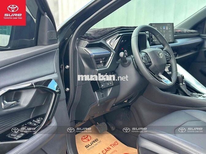 Toyota Yaris Cross 2024 đen sang trọng