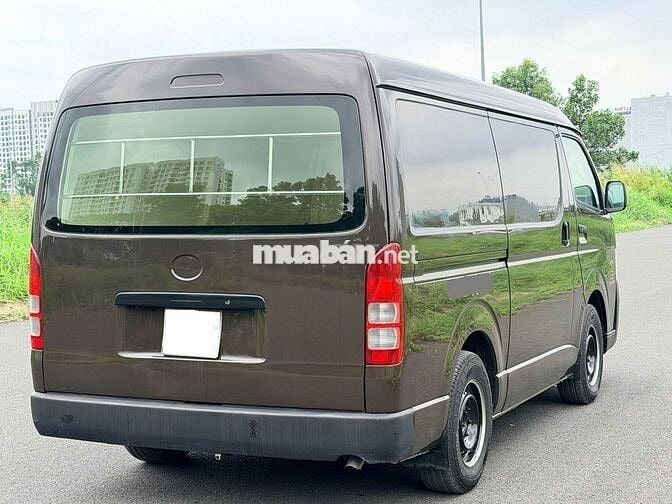 Toyota Hiace van 3 chỗ 2011