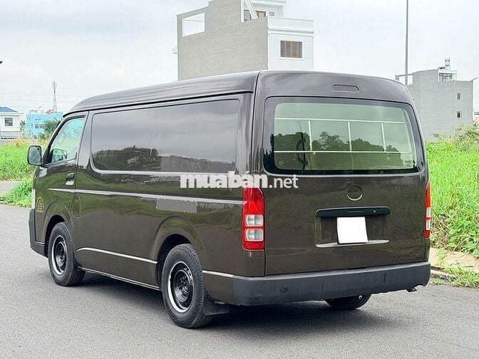 Toyota Hiace van 3 chỗ 2011