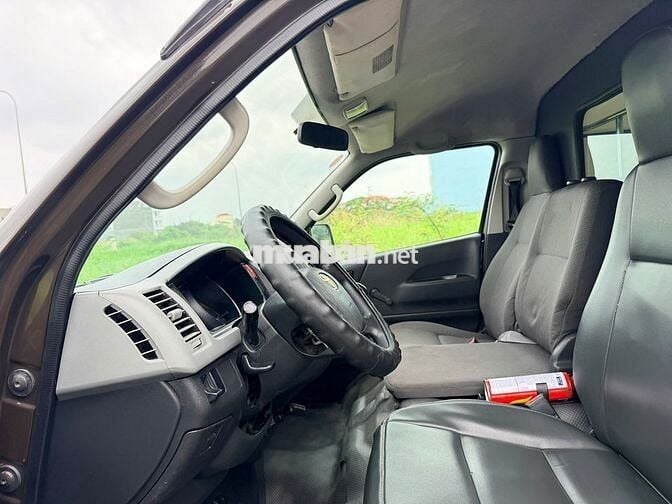 Toyota Hiace van 3 chỗ 2011