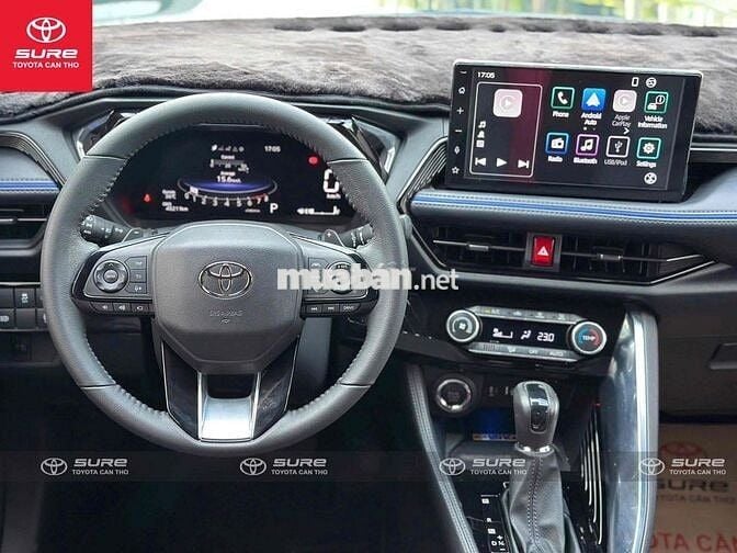Toyota Yaris Cross 2024 đen sang trọng