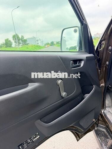 Toyota Hiace van 3 chỗ 2011