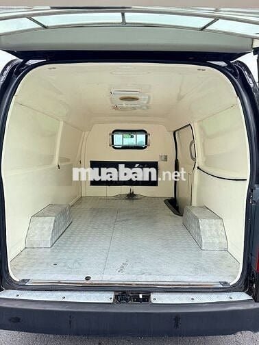 Toyota Hiace van 3 chỗ 2011