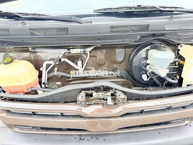 Toyota Hiace van 3 chỗ 2011
