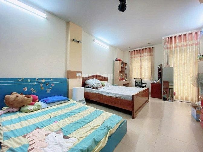 Bán nhà VỊ TRÍ ĐẸP HXT ngang 5.3m 122m2 CMT8 KD buôn bán gần BV 19 tỷ