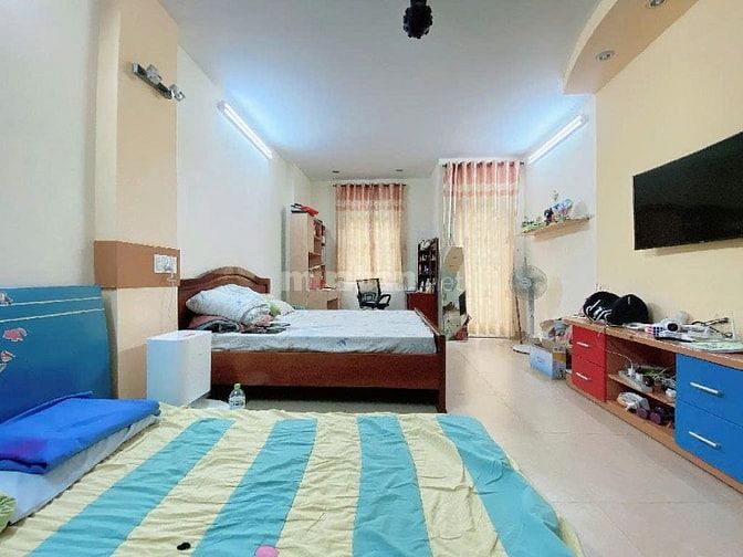 Bán nhà VỊ TRÍ ĐẸP HXT ngang 5.3m 122m2 CMT8 KD buôn bán gần BV 19 tỷ