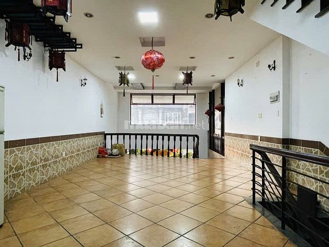 Bán nhà VỊ TRÍ ĐẸP HXT ngang 5.3m 122m2 CMT8 KD buôn bán gần BV 19 tỷ
