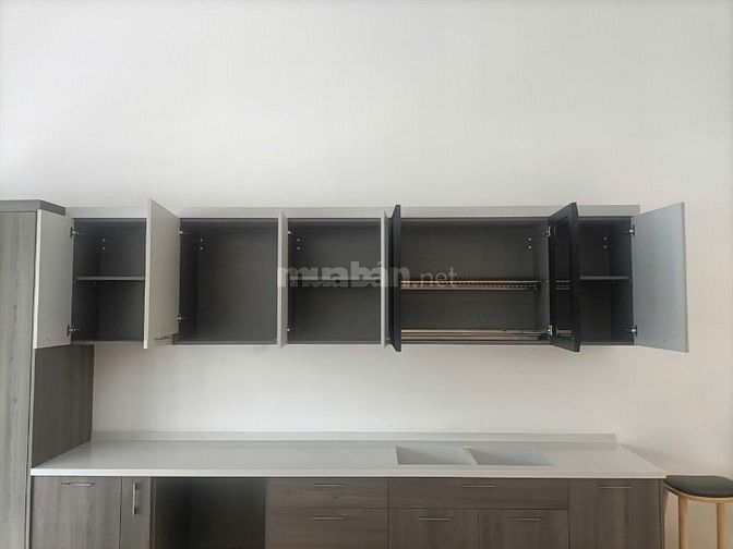 Thanh lý tủ bếp hàng trưng bày mới giá tốt